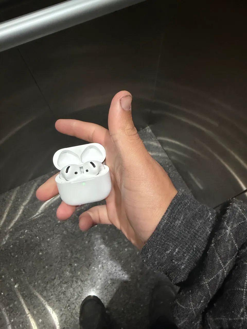 AirPods 4