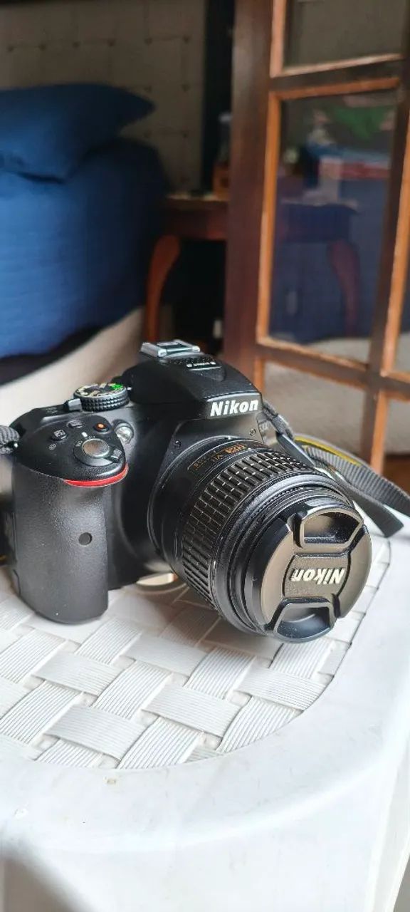 Camera DSLR Nikon D5300 + lente 18-55mm (18.800 cliques).