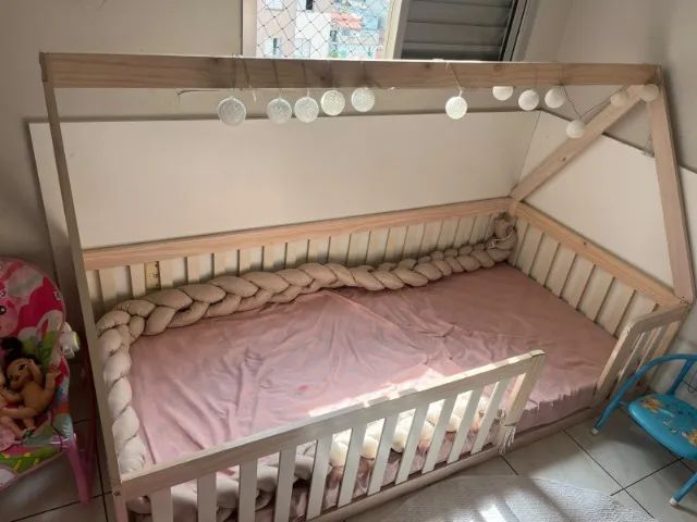 CAMA MONTESSORIANA SOLTEIRO COM GRADE E TELHADO