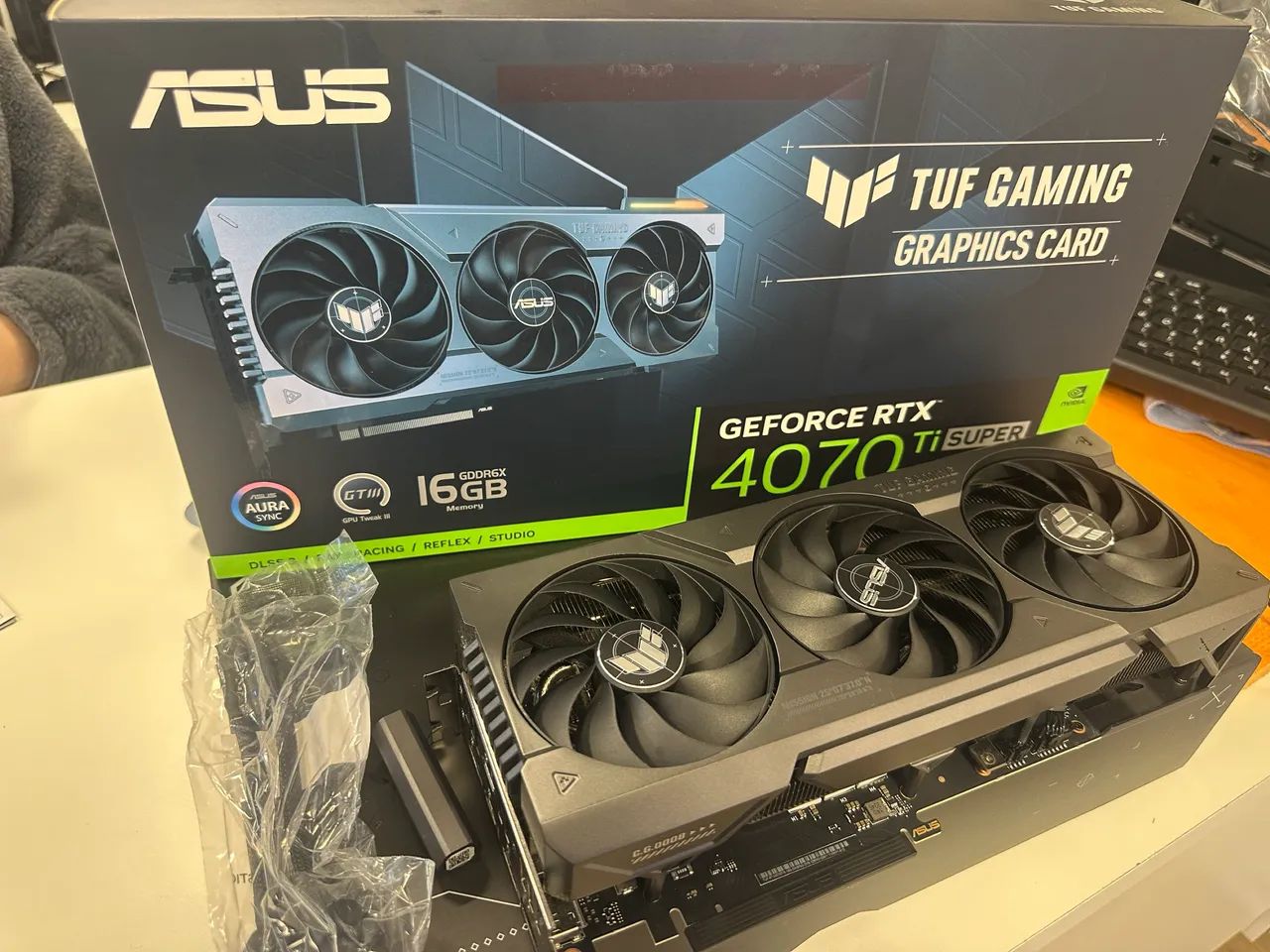 Placa de vídeo rtx 4070 ti super Asus tuf  - Foto 2