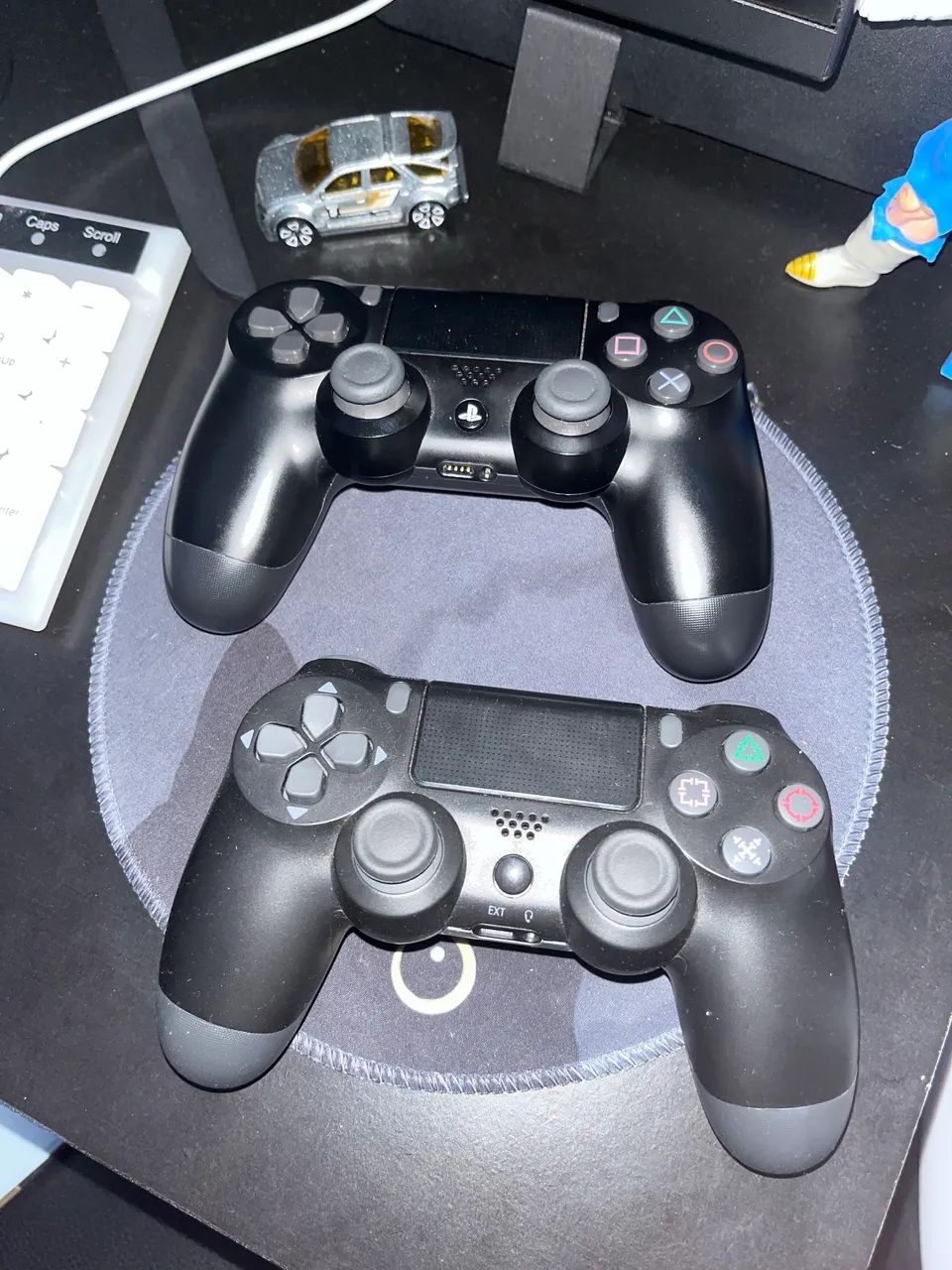 Ps4 slim, 2 controles e uma base carregadora  - Foto 3