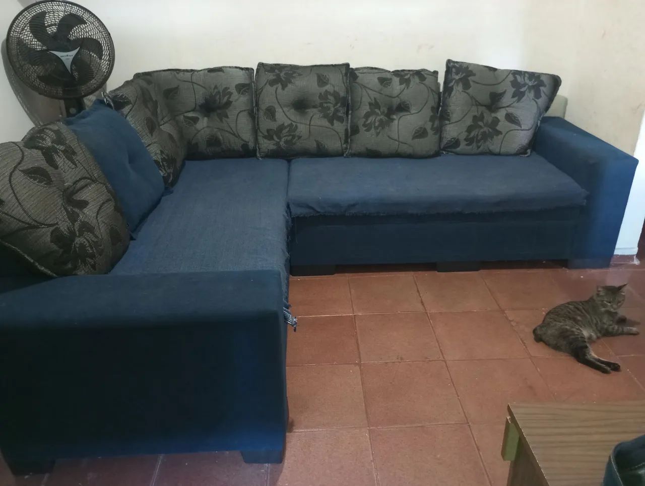 Vendo sofá de canto de 6 lugares puff de brinde ZAP  * - Foto 2