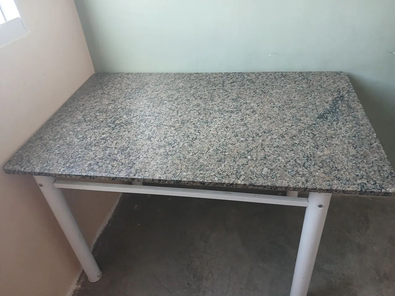 Mesa e cadeiras 