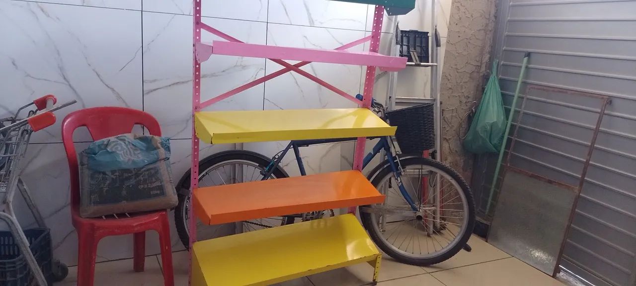 Vende-se essa prateleira 