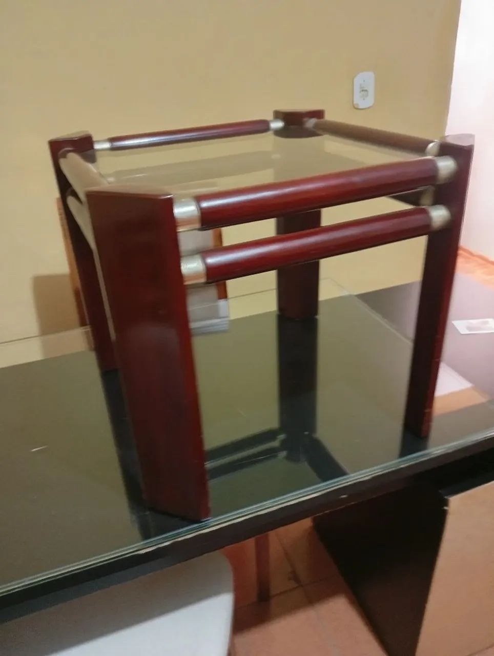 Mesa de centro de madeira e vidro  - Foto 3