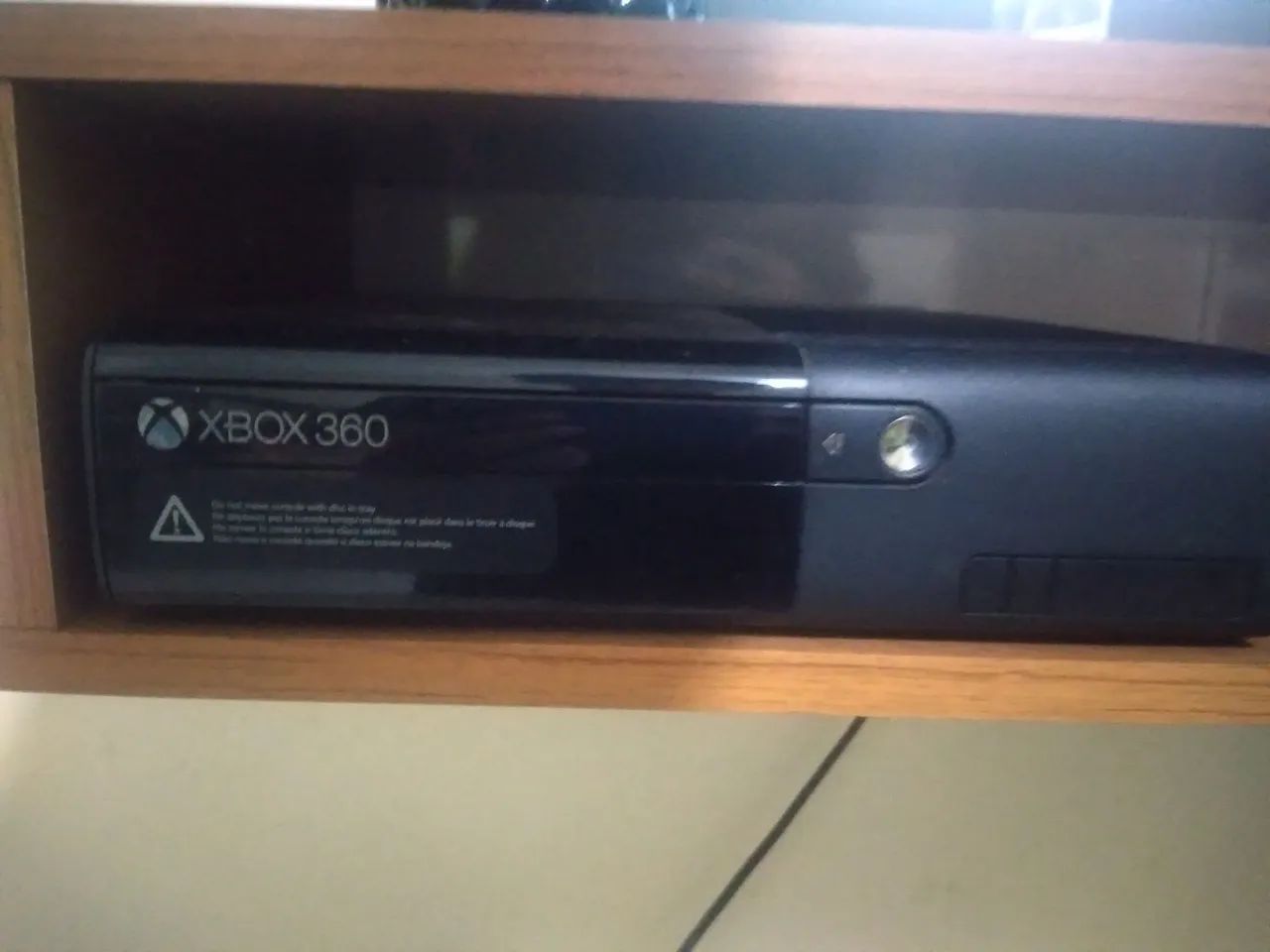 Xbox 360 bloqueado, está com problema de luz vermelha, acompanha jogos