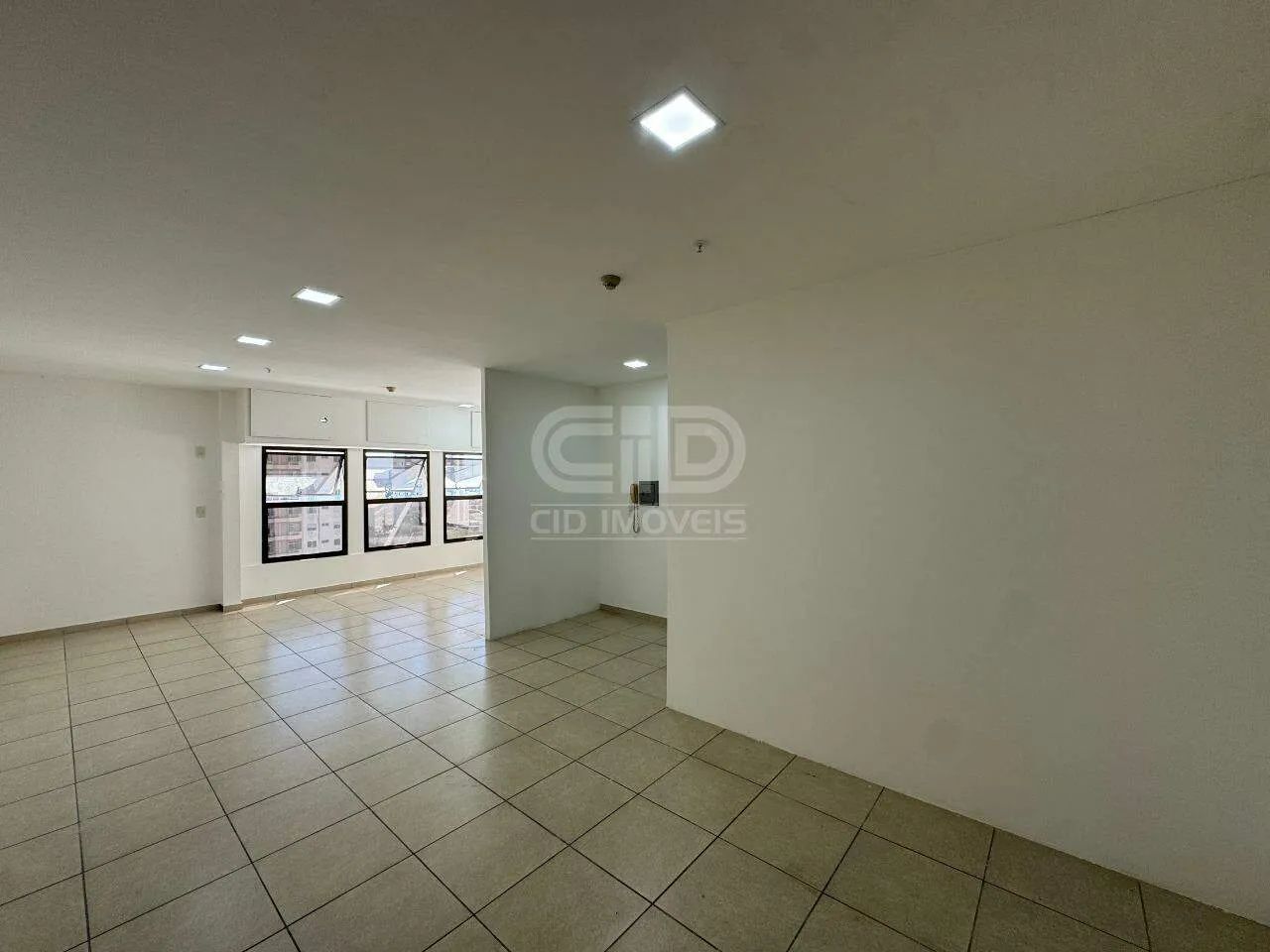 Sala Comercial com 53m² no Centro Empresarial Maruanã - Foto 2