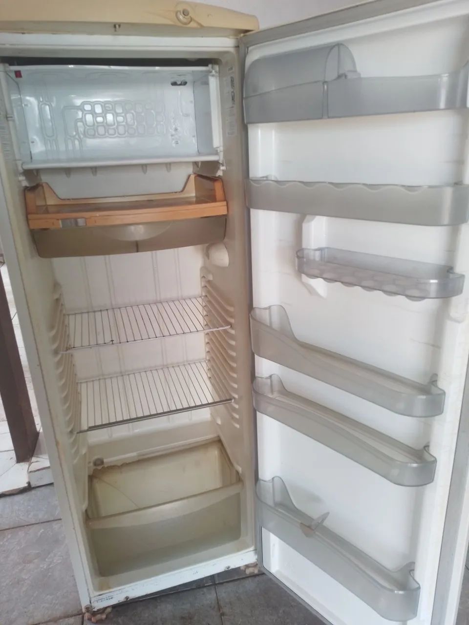 Geladeira consul 360 litros funciona normal  - Foto 4
