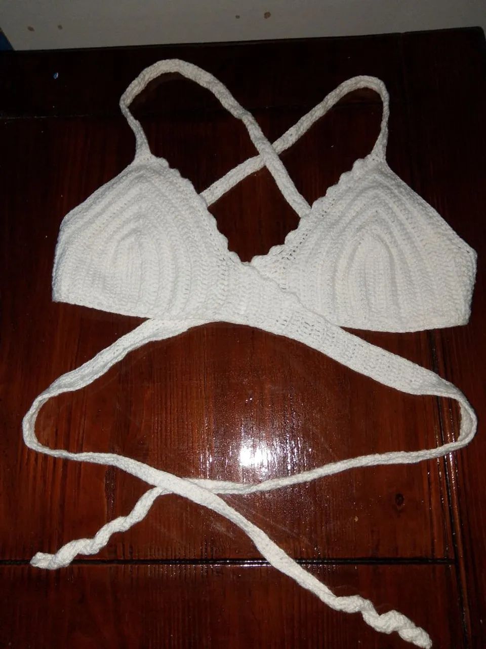 Top branco de crochê