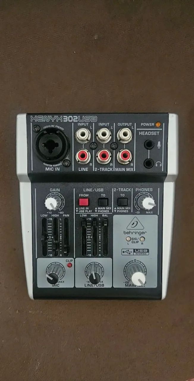 Mesa de Som Behringer Xenyx 302USB - Interface USB