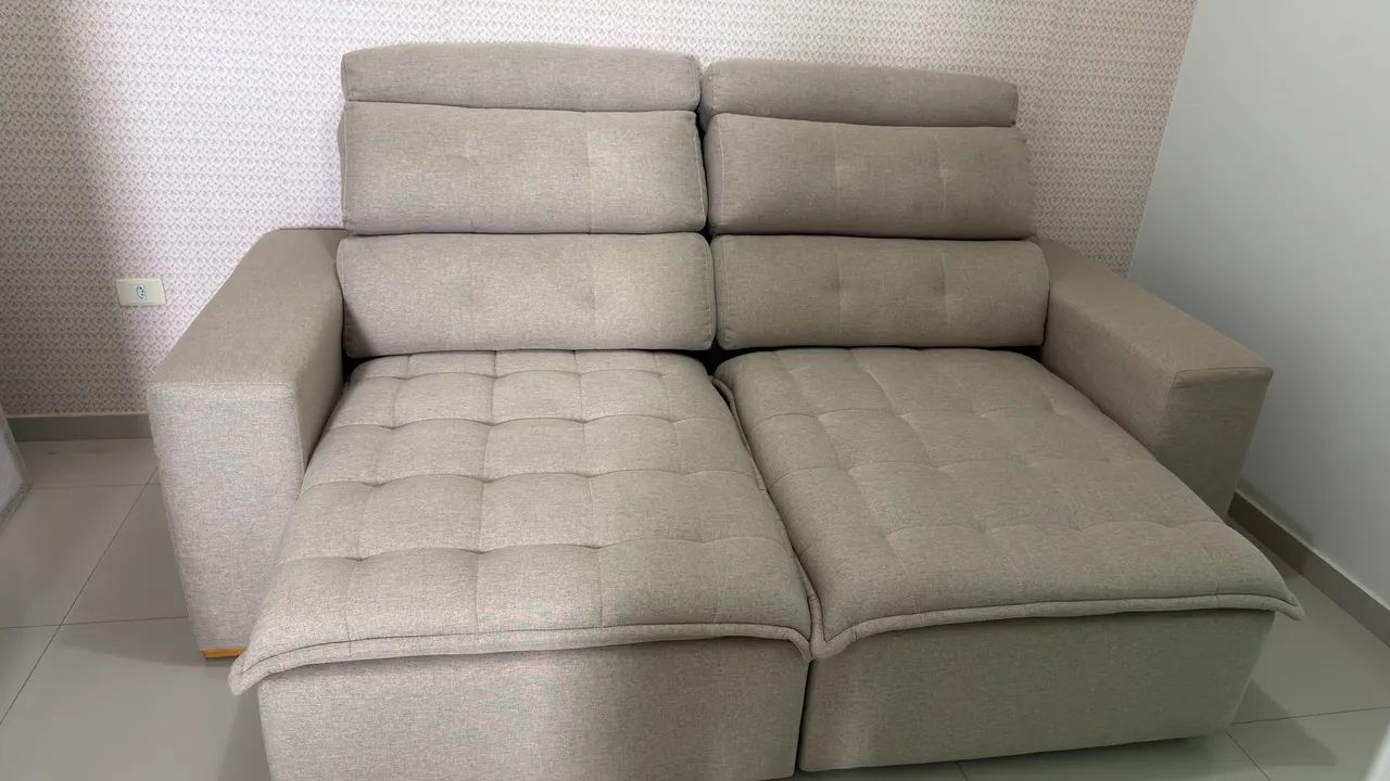 Sofá retrátil / 2,30m em linho bege - Foto 2
