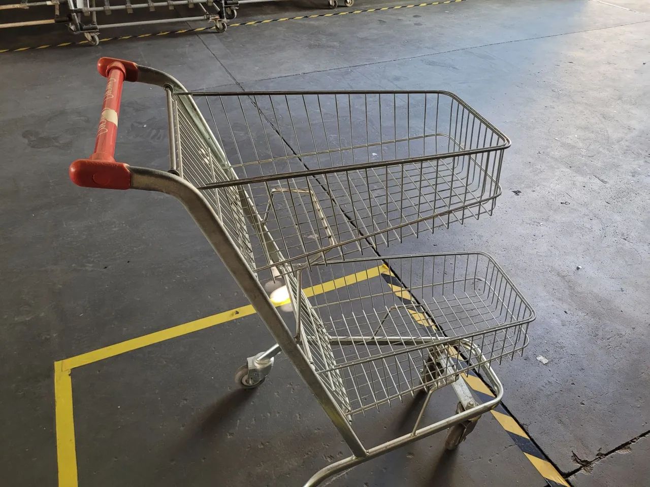 Carrinho de compras duplo otimo estado - Foto 2