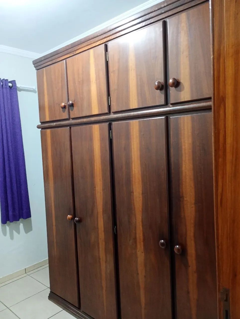 Guarda roupa de madeira maciça  - Foto 2