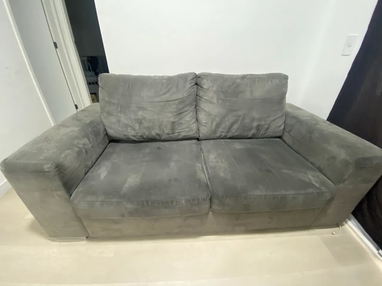 Sofá de dois lugares tok stok 