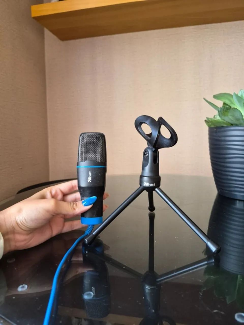 Microfone USB Trust Mico com tripé e cabo de 1.8m - Funcionando 100% em perfeito estado - Foto 2