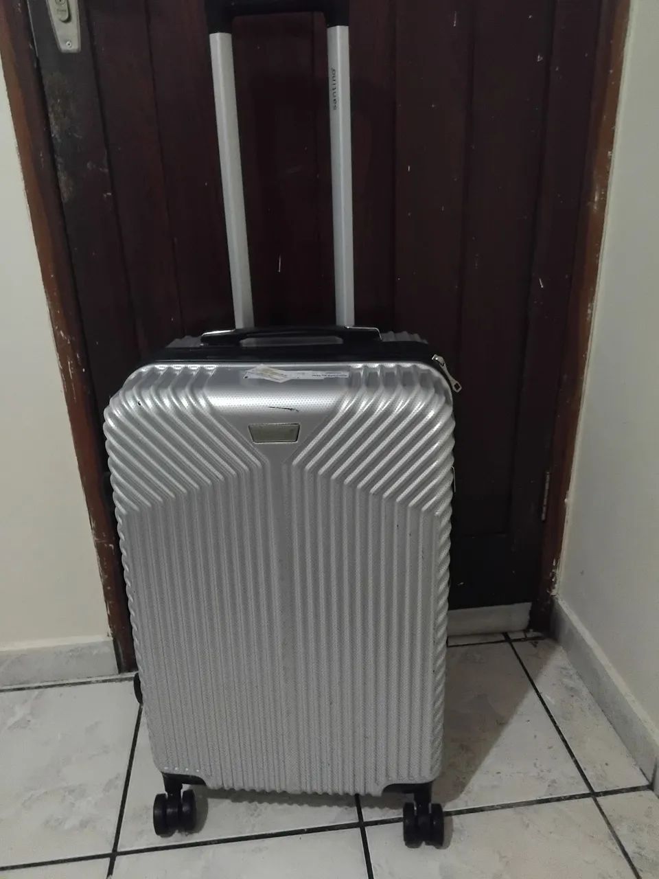 Mala de viagem santinho 60 cm em perfeito estado