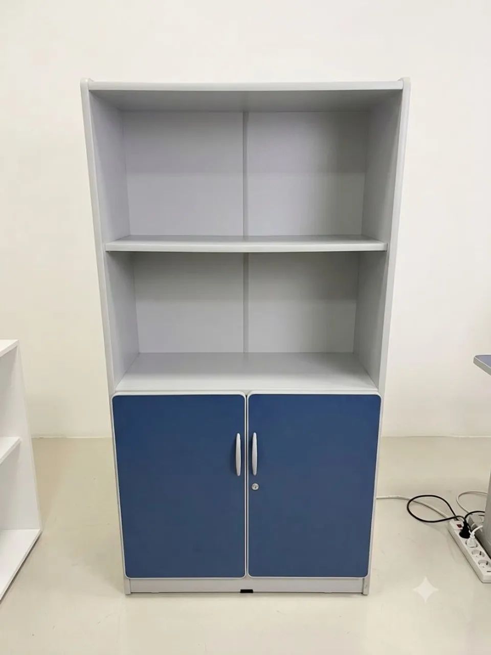 Conjunto de mesas e armários de escritorio - Foto 2