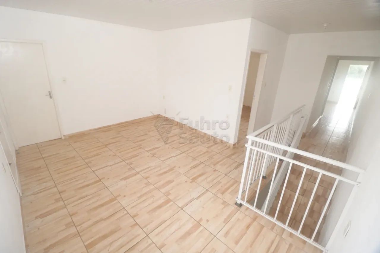 Sobrado com 2 dormitórios, terraço e amplo p átio no Fragata - Foto 4