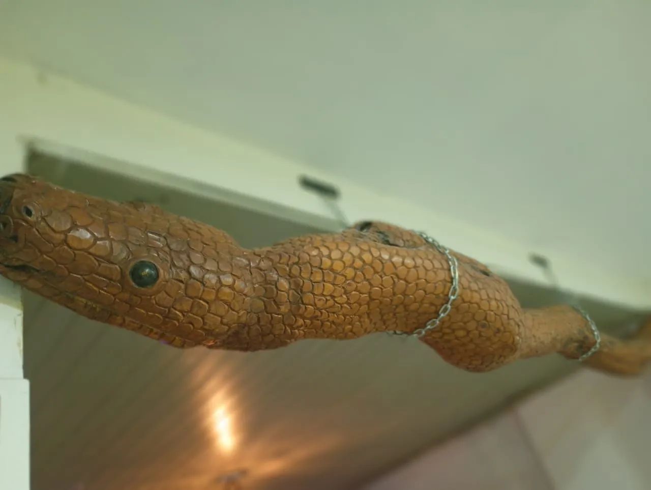 Cobra decorativa de madeira artesanal  - Foto 3