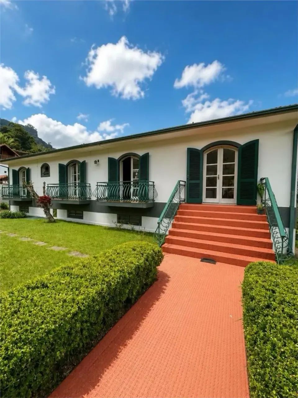 Casa com 3 quartos (1 suíte) - Mosela - Petrópolis - RJ