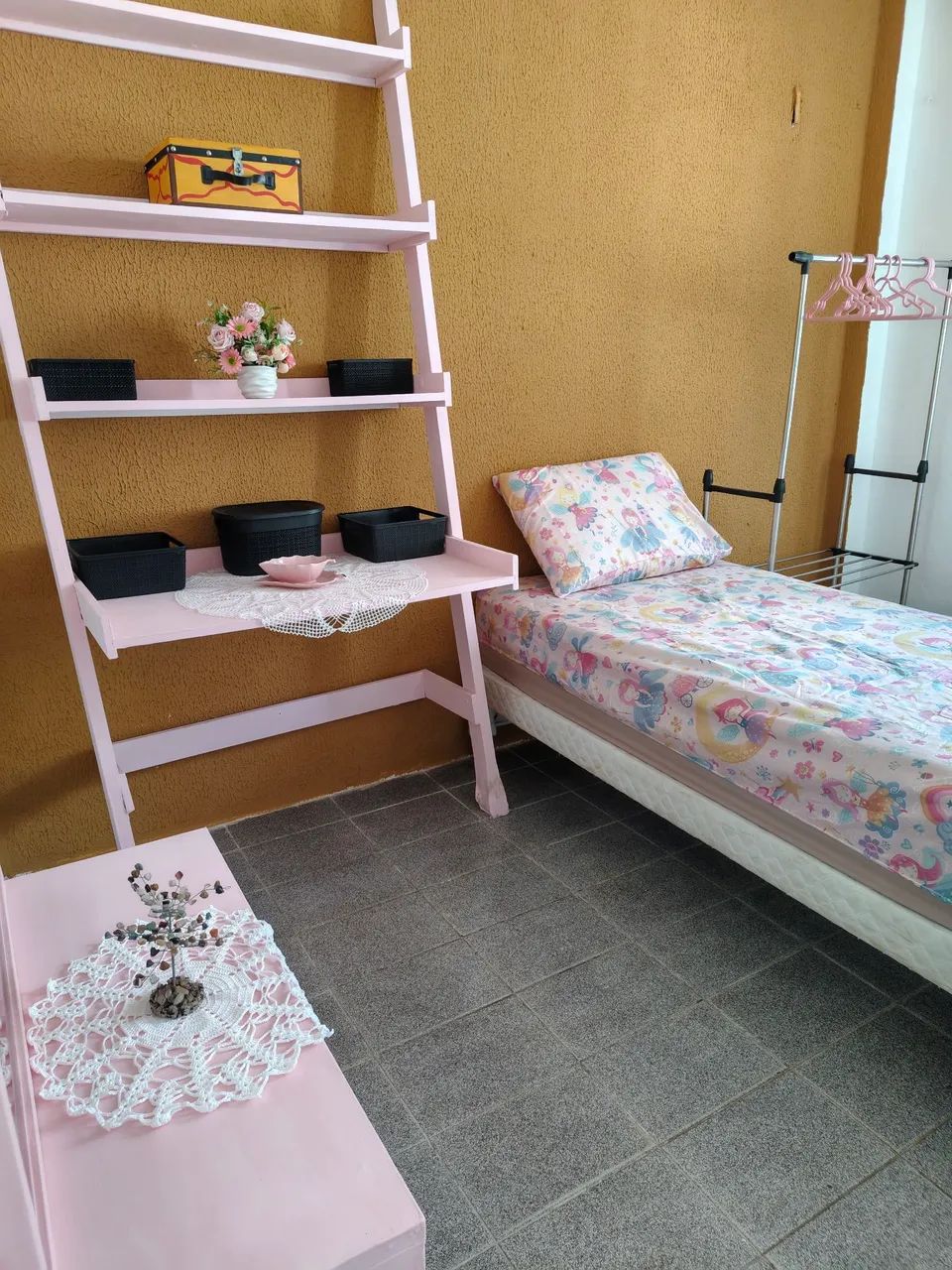 Aluga-se um quarto para moças. - Foto 4
