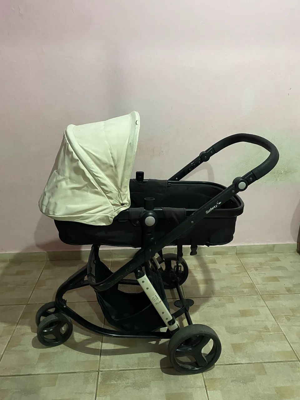 Carrinho de bebê Moisés 