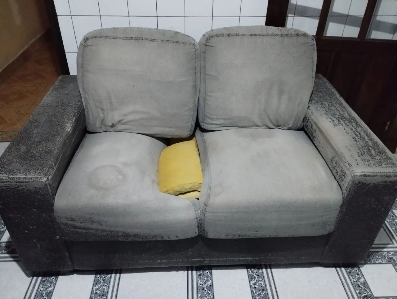 Sofá Robusto extremamente Macio e confortável