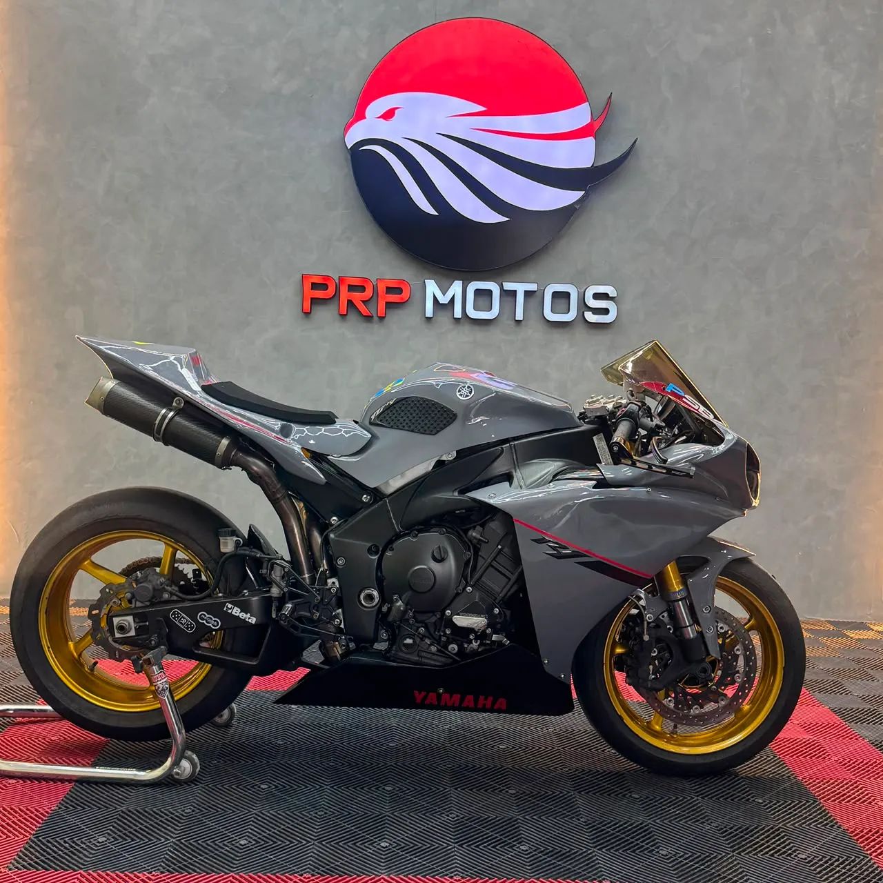 Yamaha R-1 1000