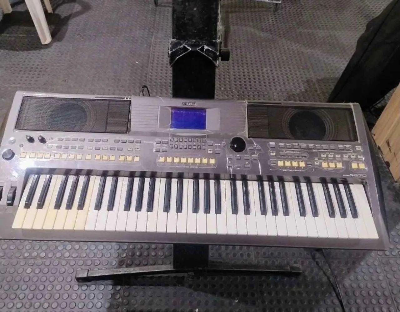 Teclado yamaha 670 