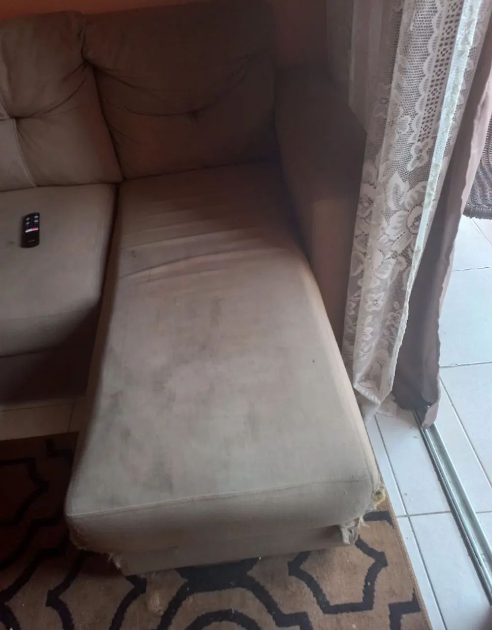 Vendo sofá 3 lugares com chaise - Foto 4