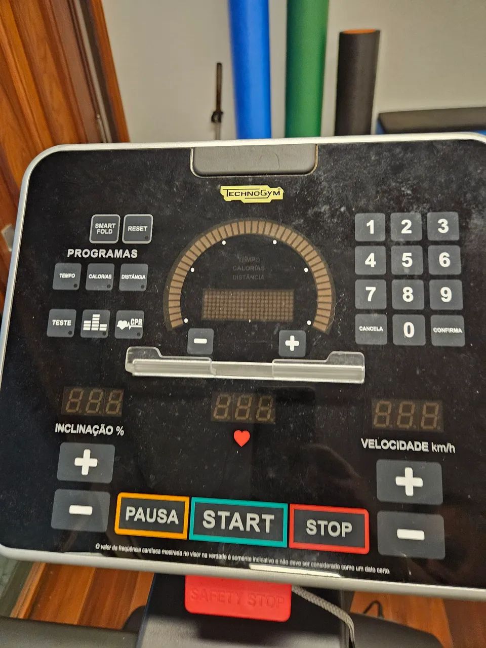 Esteira com elevação Technogym - Foto 2