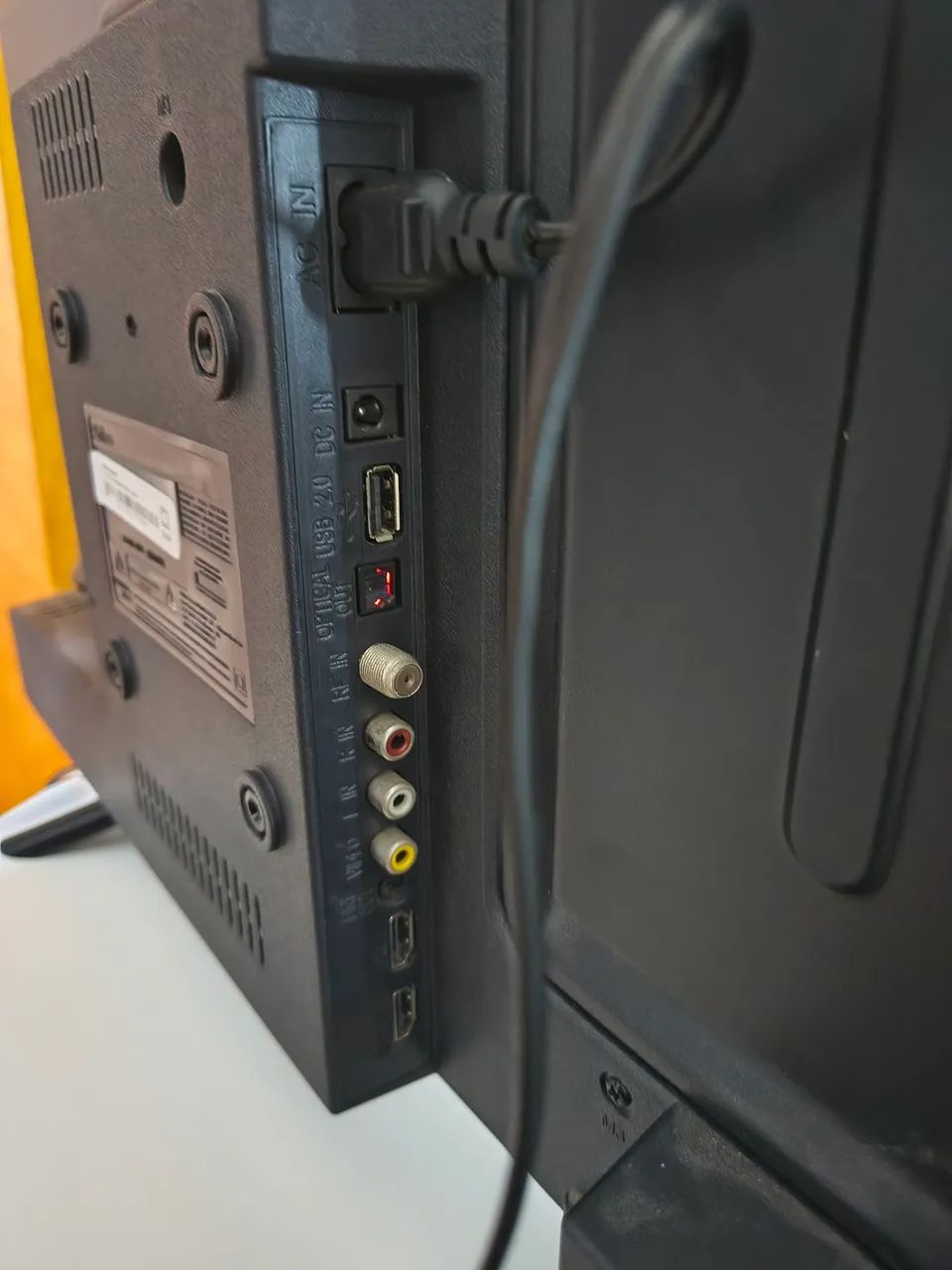 TV Led 24 modelo Ptv24n19d Hd Philco Bivolt (Não é Smartv), mas pode usar Stick ou Box - Foto 4