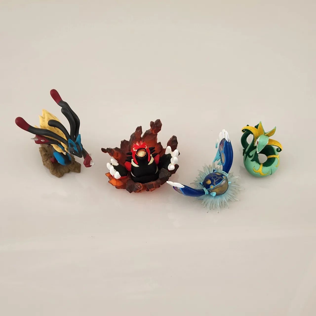 Pokemon TCG Mini Figures ( Lucario, Groudon, Kyogre, Serpirior ) - Foto 4