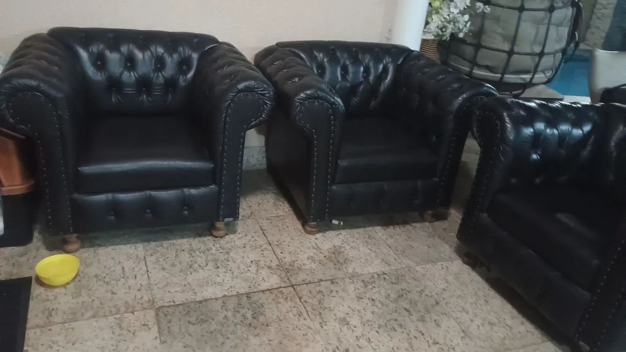  3 Poltronas Chesterfield em courino 1.100 cada - Foto 2