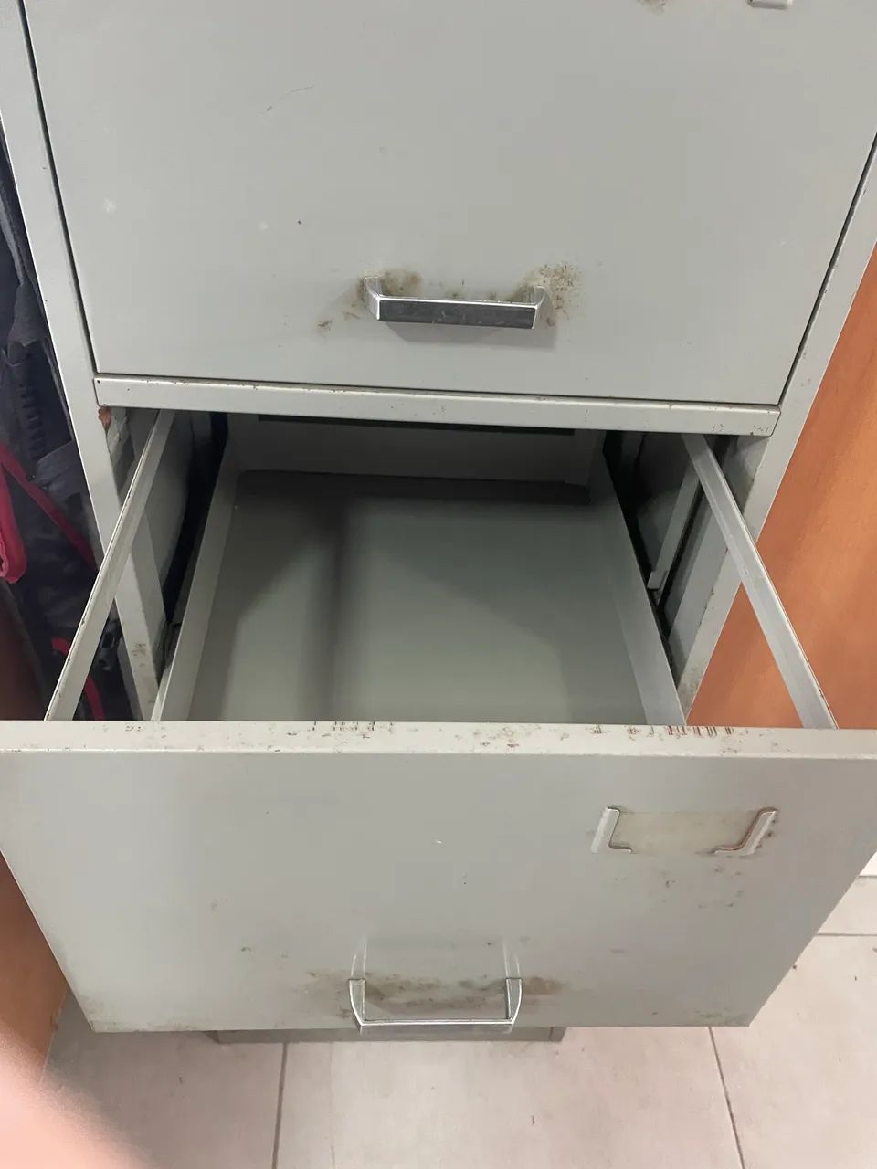 Armário de aço para pasta suspensa