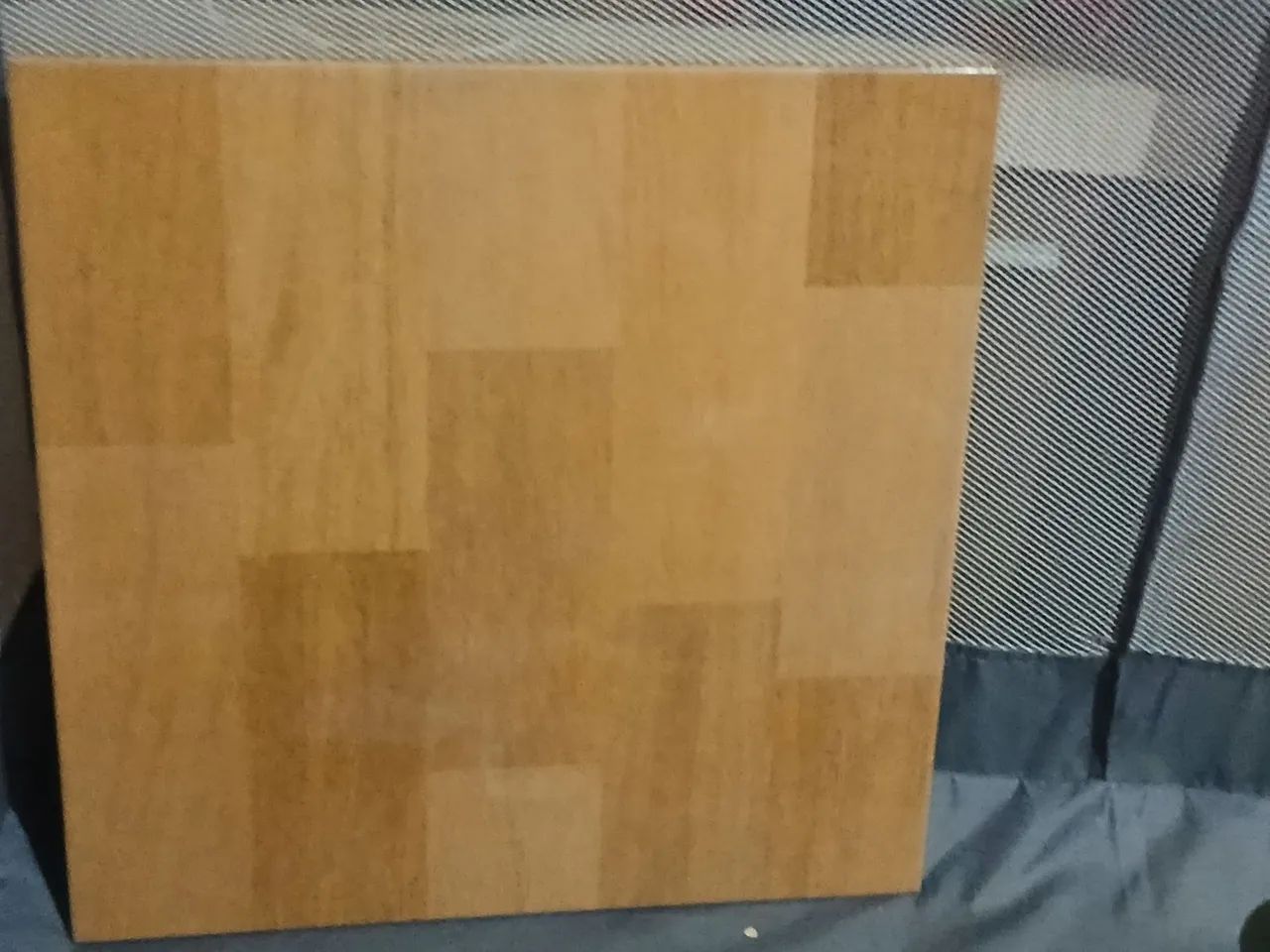 Vendo  12 caixas de pisos porcelanato  20 reais o metro  - Foto 2