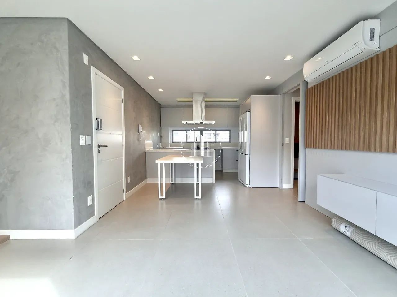 Apartamento 2 Quartos com 2 Suítes e 71m² - Centro - BRN