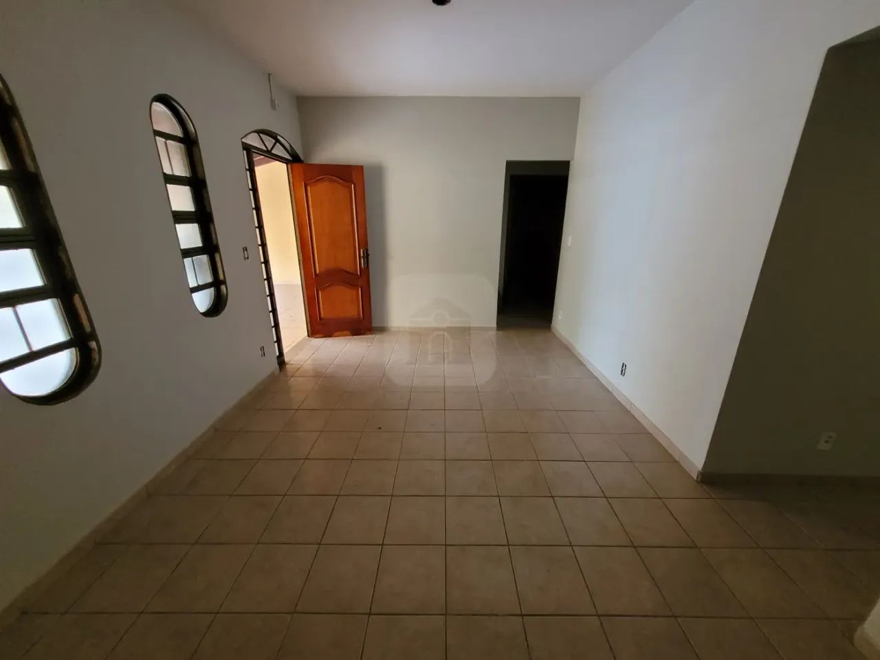 Casa com 110m² para locação no bairro Santa Mônica