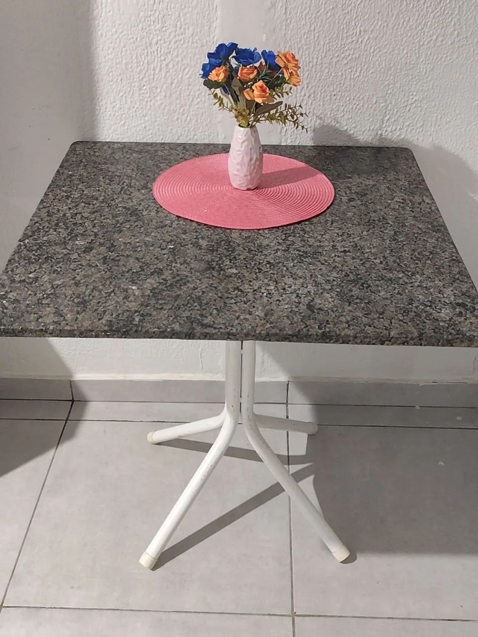 Mesa com pedra de Mármore 
