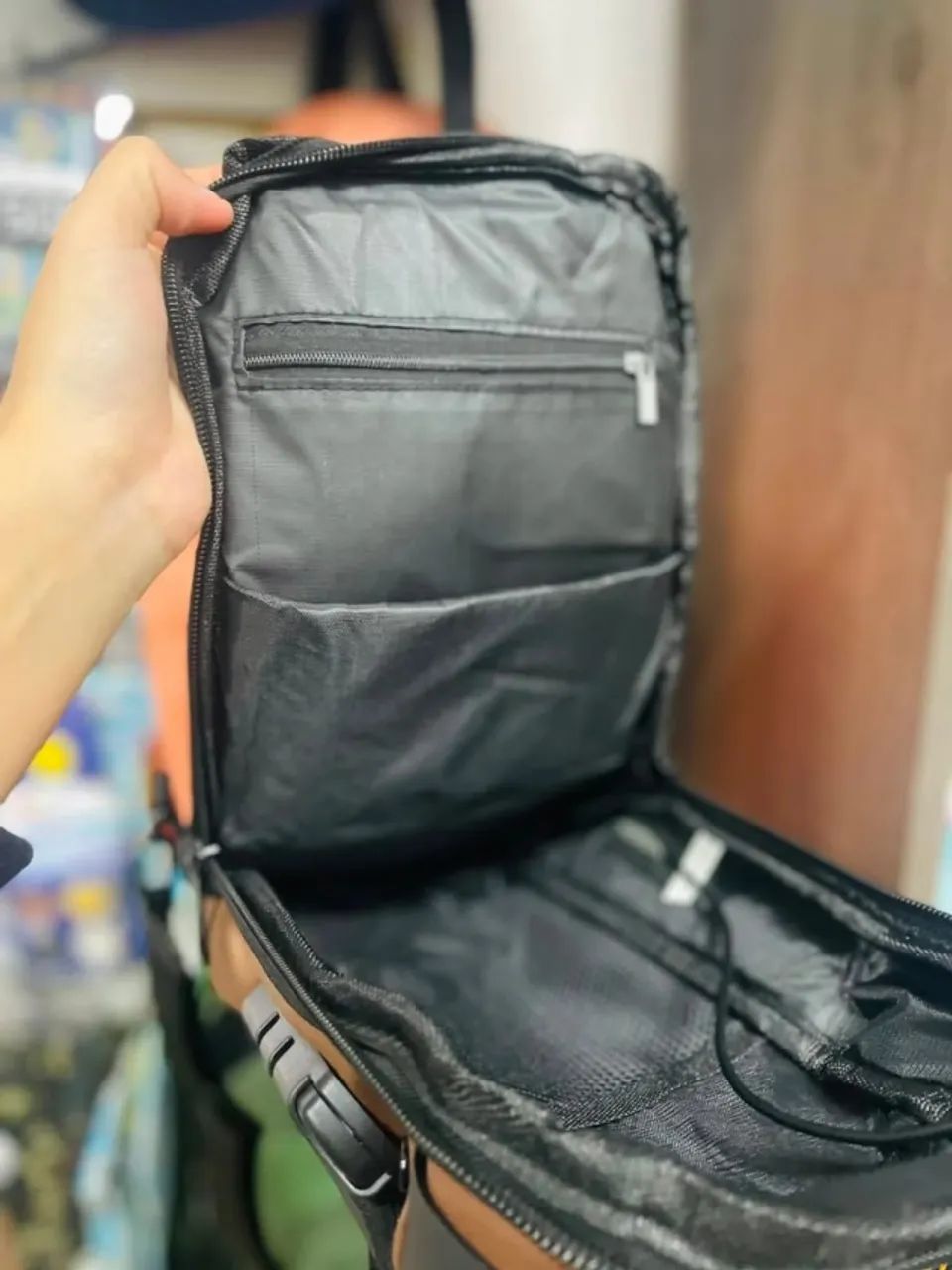 Mochila Antifurto Transversal com USB e Trava - Compacta e Impermeável - Foto 4
