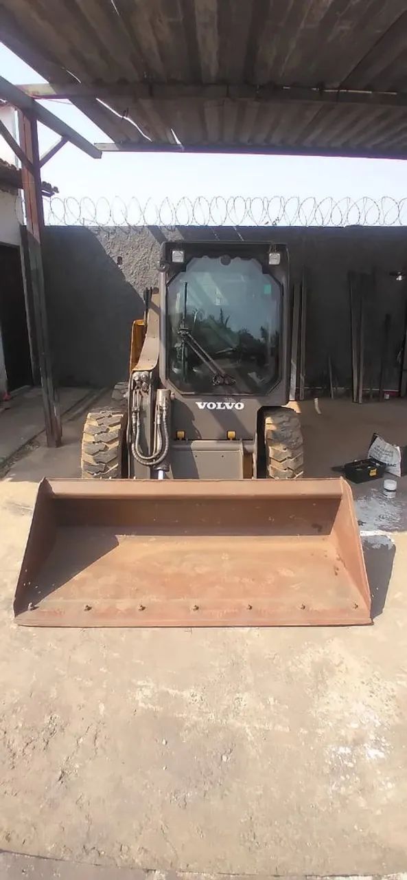 MINI CARREGADEIRA VOLVO MC85C ANO 2018 - Foto 6