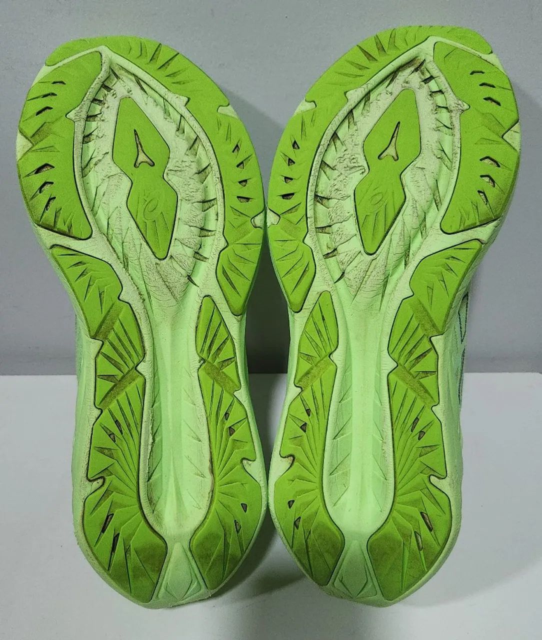 Tênis Asics Novablast 3 - Tamanho 42 - Original - Verde Neon