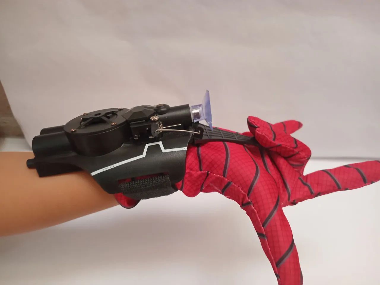 Luva do homem-aranha usada R$: 37(solta teia) - Foto 3