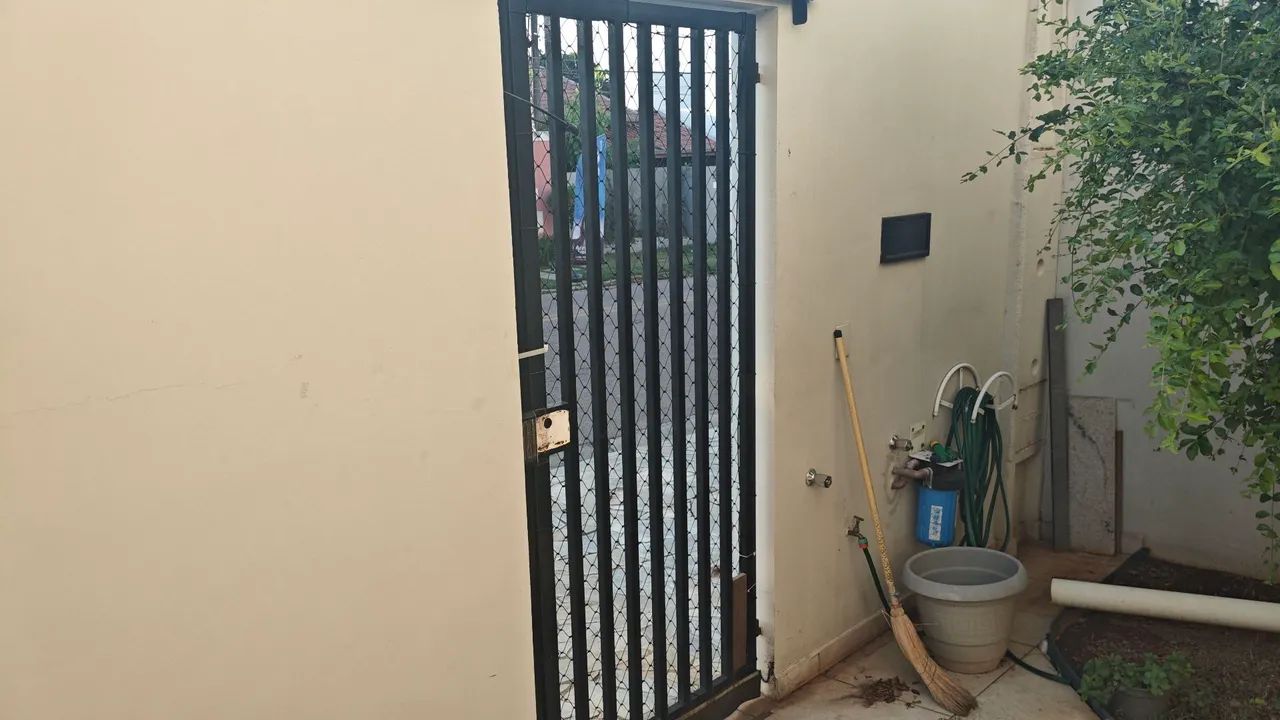Portão de ferro deslizante pintado preto - Foto 3
