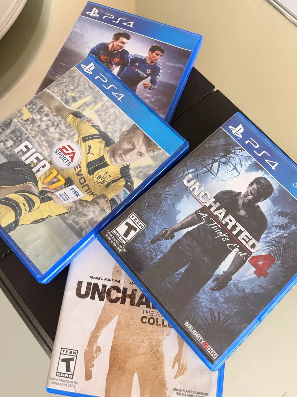 PlayStation 4 com 2 controles + 4 jogos  - Foto 3