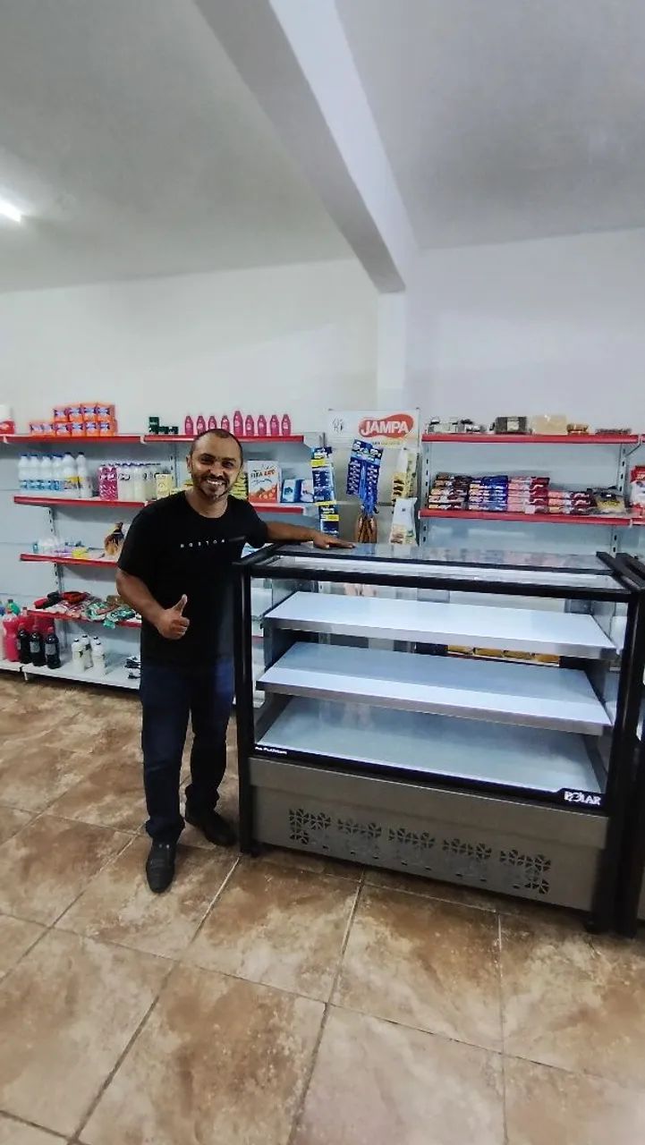 BALCÕES EXPOSITORES E BALCÃO CAIXA 