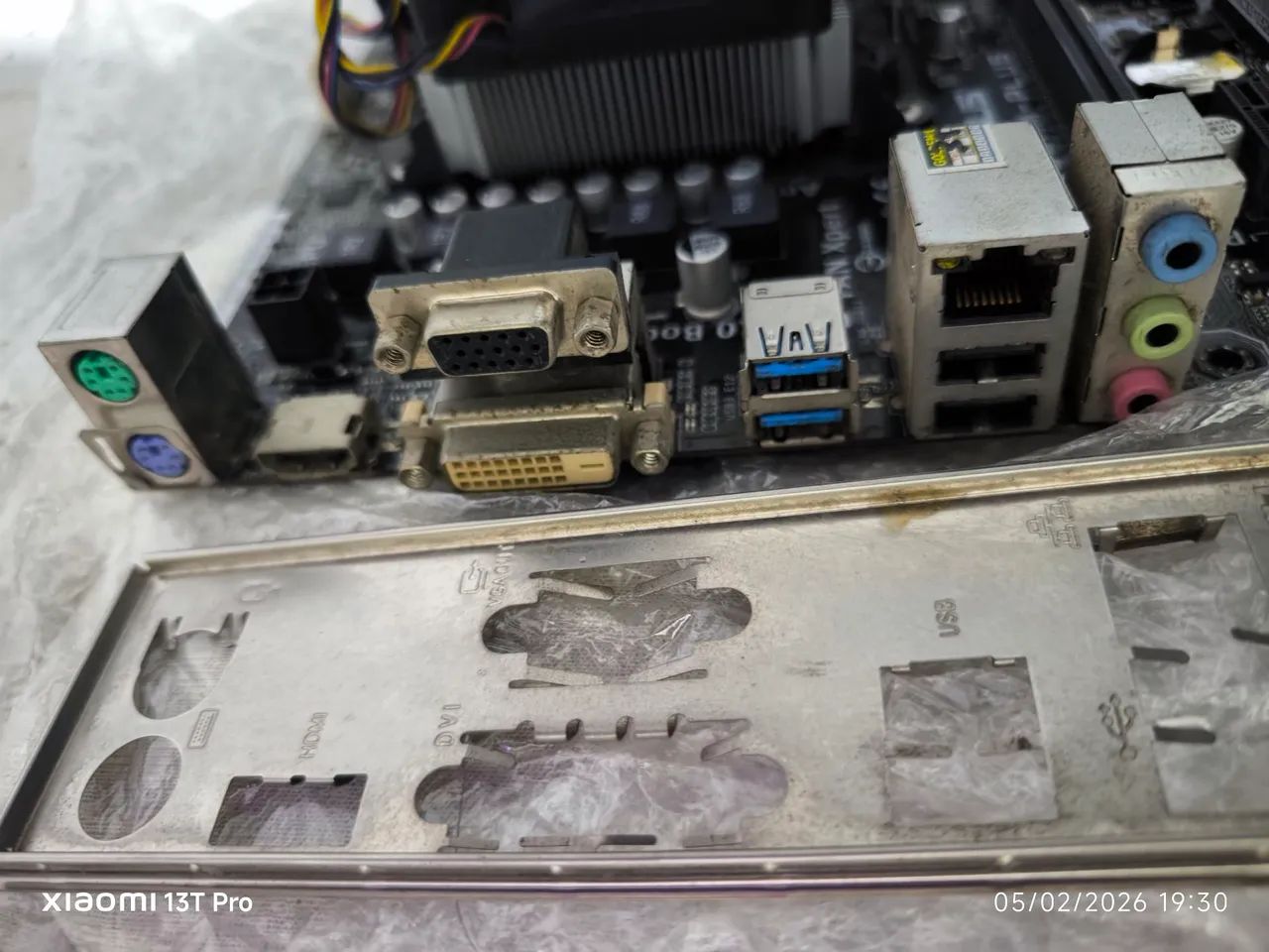 Placa mãe Asus a68hmplus com processador A6 7400K com rsdeons r5 mais 4 gb ddr3  - Foto 2