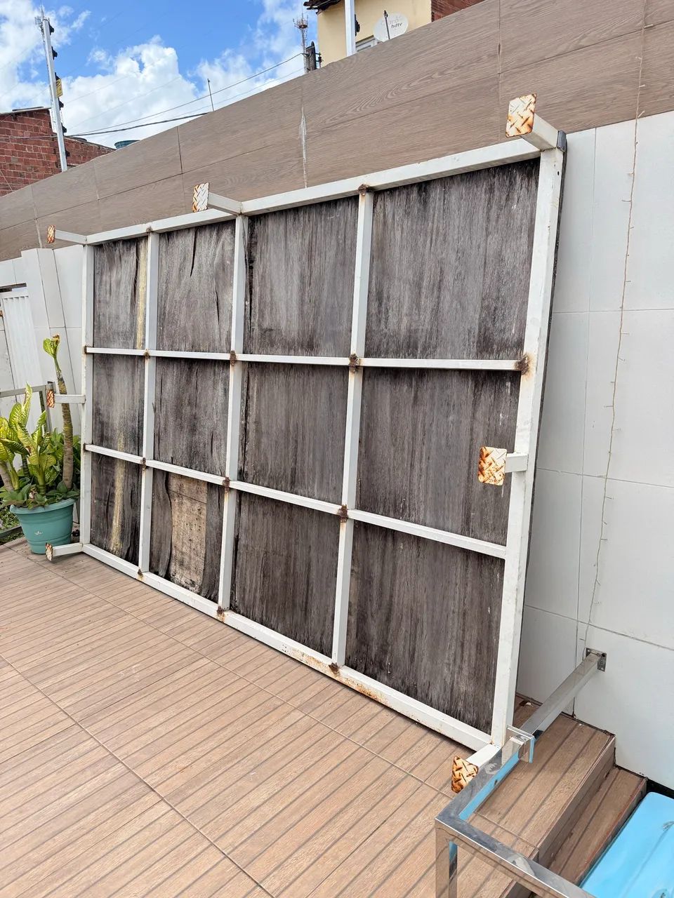 Palco / Estrutura elevada para piscina 