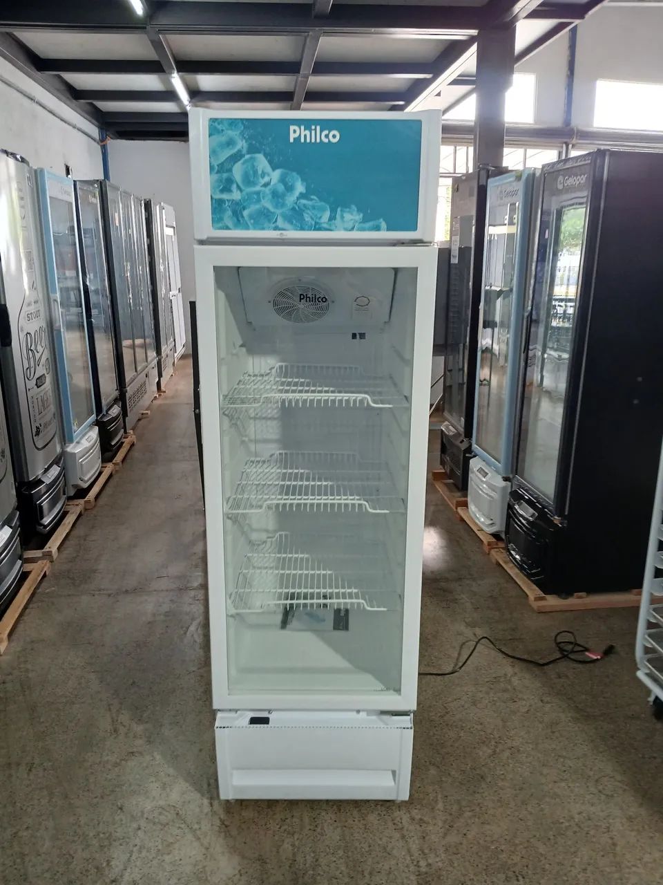 Expositor vertical Philco 211 litros branco novo