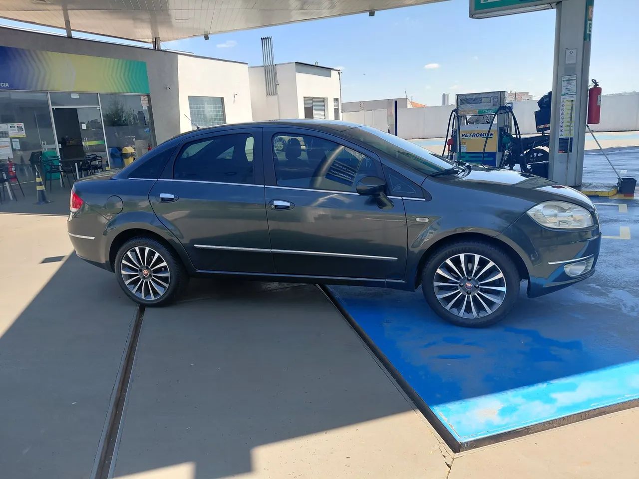 Fiat Linea Essence 1.8 Flex 16V 4P 2012 - Foto 3